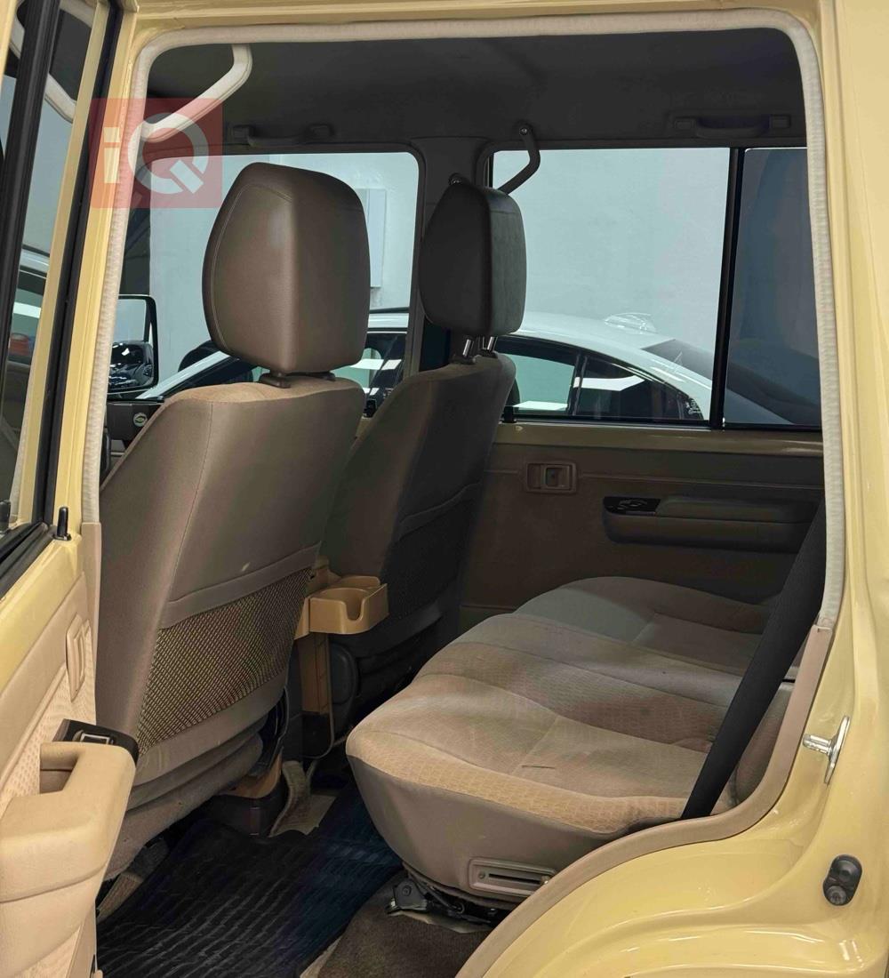 Toyota Land Cruiser 70